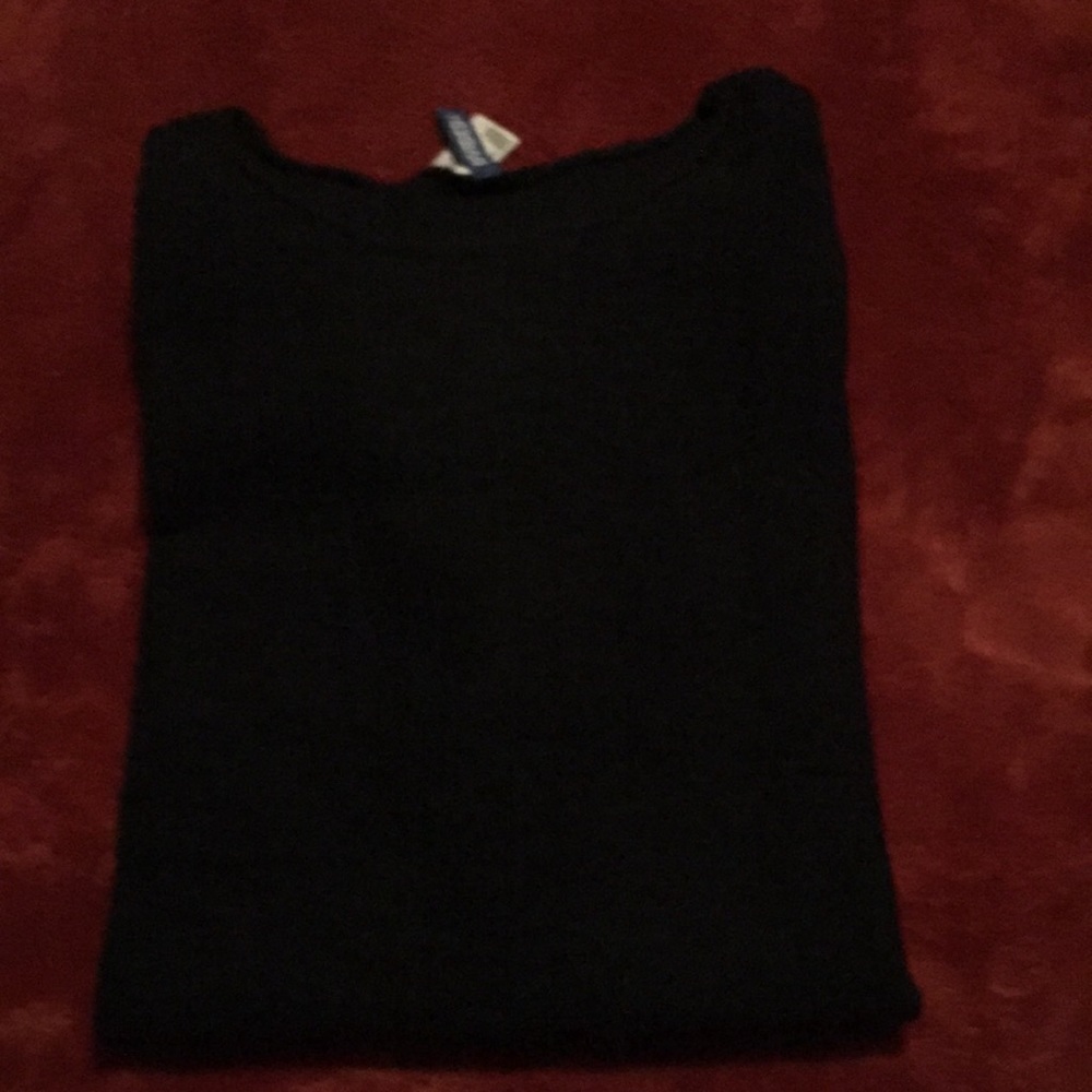 Men’s light sweater.